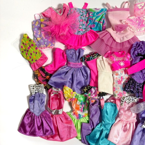 Barbie Vintage 90s Huge Bundle Lot 30 Short Dresses - Picture 2 of 3